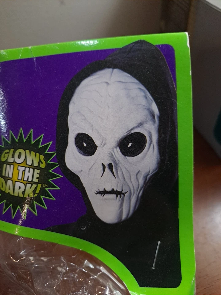 Alien Seibur PVC Mask Adult Size Rubies Halloween Dress Up Glow In The Dark - Image 2 of 4