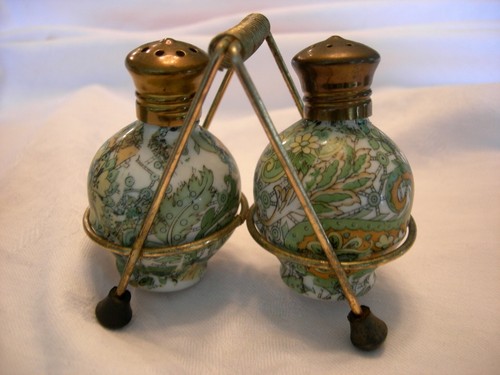 Mid Century Modern SHAKER CONDIMENT SET Green Paisley Brass Swing Holder 5 Pc. - Picture 3 of 7