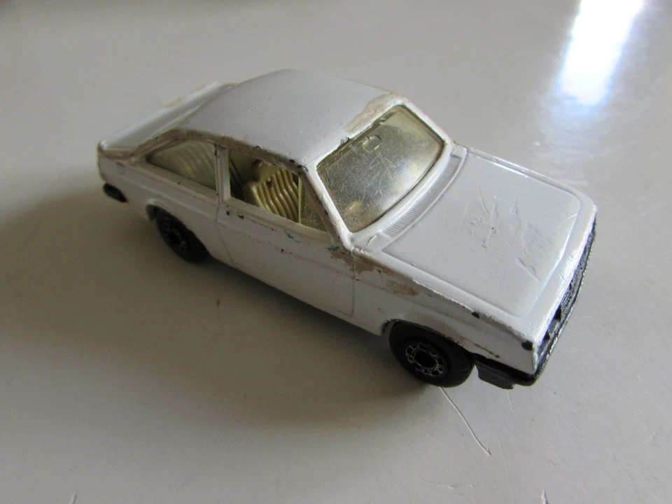 Matchbox -  Ford Escort RS 2000 n.3 - Immagine 2 di 4