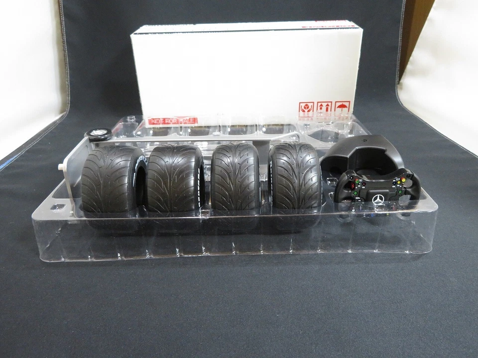 NUOVO pneumatico McLaren MP4-23 1/8 sterzo e pioggia Hamilton KYOSHO DeAGOSTI... - Immagine 2 di 4