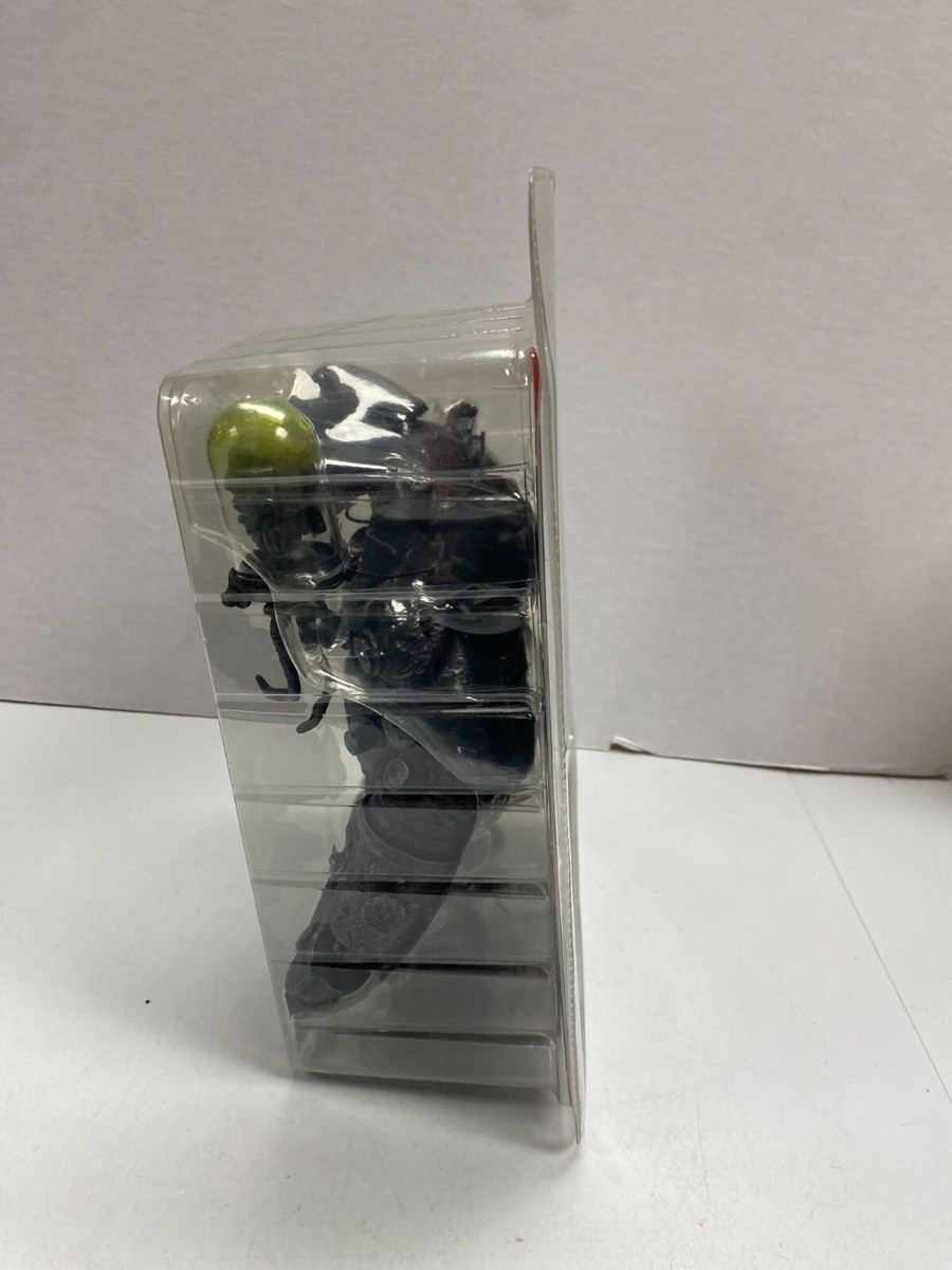 Mezco 2005 Hellboy Kriegaffe number 10 w/Herman Von Klempt