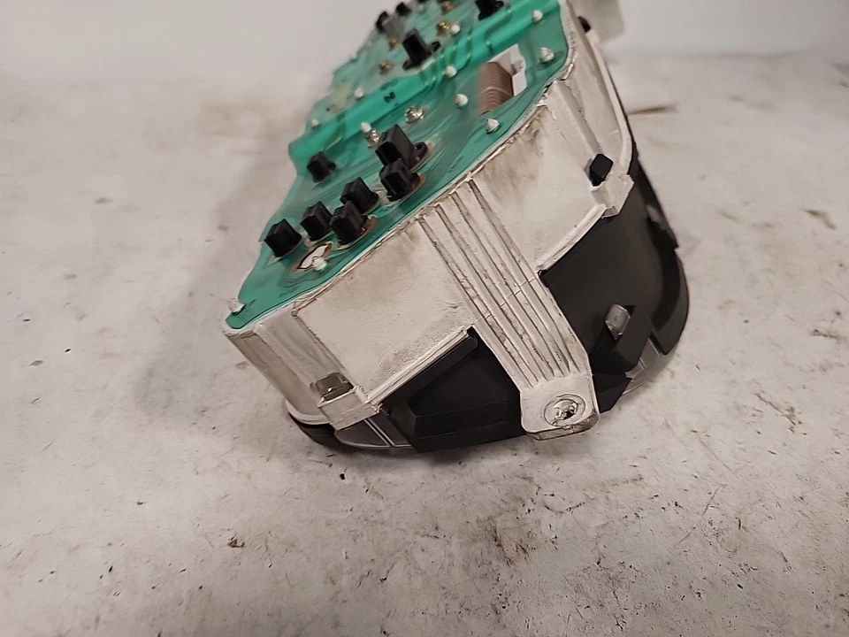 2000-2001 Kia Sephia M/T cluster speedometer instrument panel oem. AA5 Foto 4 de 4