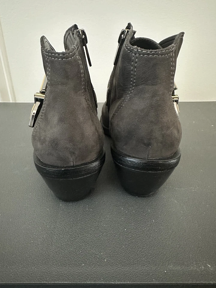 Vince Camuto Botas Mujer Talla 9.5M Gamuza Hebilla Cremallera Western Tacón al Tobillo Zapatos Foto 3 de 4
