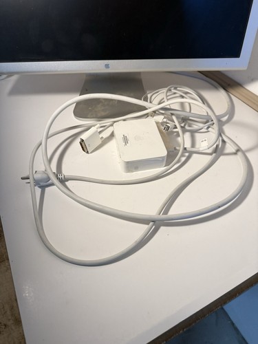 Apple Cinema HD Cinema Display LCD Monitor A1082. - 第 2/6 張圖片