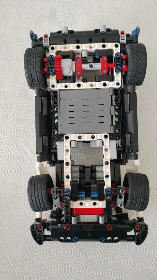 LEGO Technic 42109 App-Controlled Top Gear Rally Car, foto 4 di 5