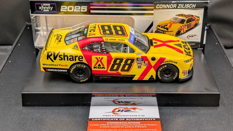 Autocaravana Connor Zilisch #88 KOA 2025 compartir autografiada 1/24 Foto 3 de 4