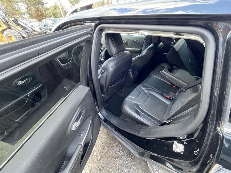 2014-2020 JEEP CHEROKEE LEFT ROCKER W/POST BLACK PC:PXJ 69K -SPORT- 52029 — 第 2/4 张图片