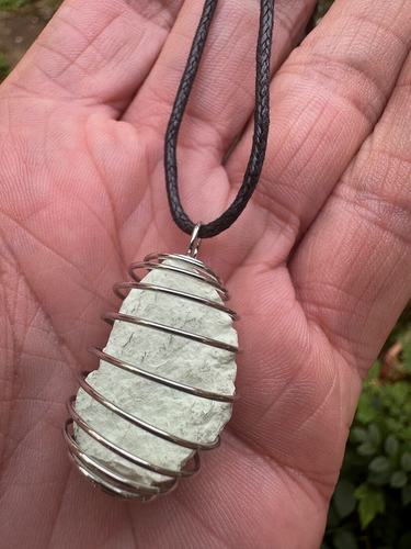 LEMON CHRYSOPRASE ROUGH STONE 35mm PENDANT SPIRAL ON NECKLACE CORD - ID CARD - Picture 2 of 5