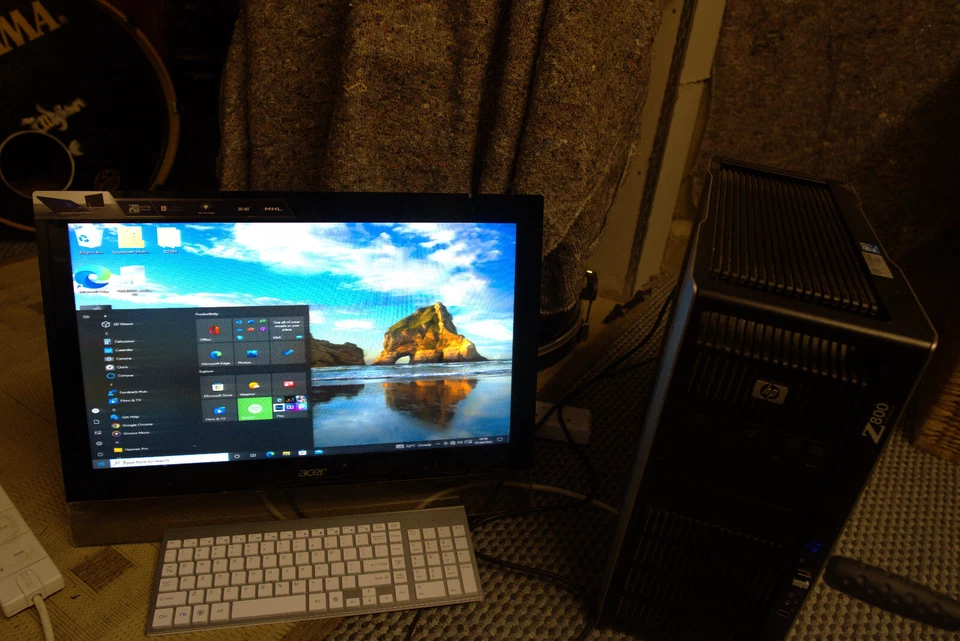 Touchscreen Widescreen Monitor 23-inch touchscreen widescreen monitor - Image 2 of 4