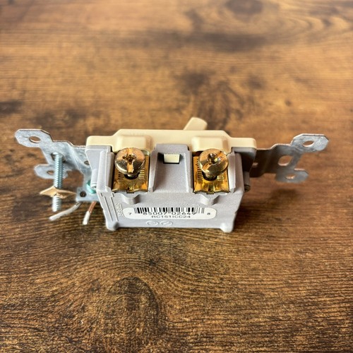 Legrand Pass & Seymour RC151WCC24 Heavy Duty Switch 15A 120/277VAC WHITE - Picture 6 of 9