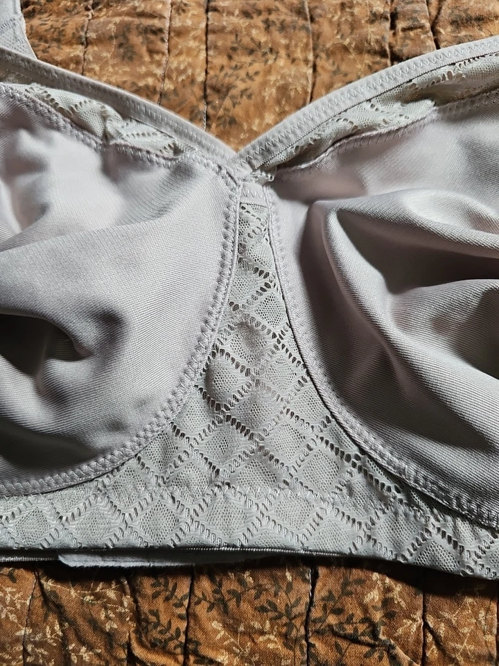 Sujetador inalámbrico Glamorise Magic Lift figura completa talla grande 40D correas anchas cómodas Foto 3 de 4