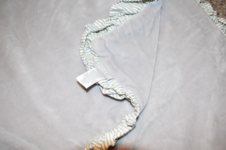 L3 !WOW! LN TREND LAB Gray Plush Velour Cotton Striped Binding Crib Baby Blanket - Image 2 of 3