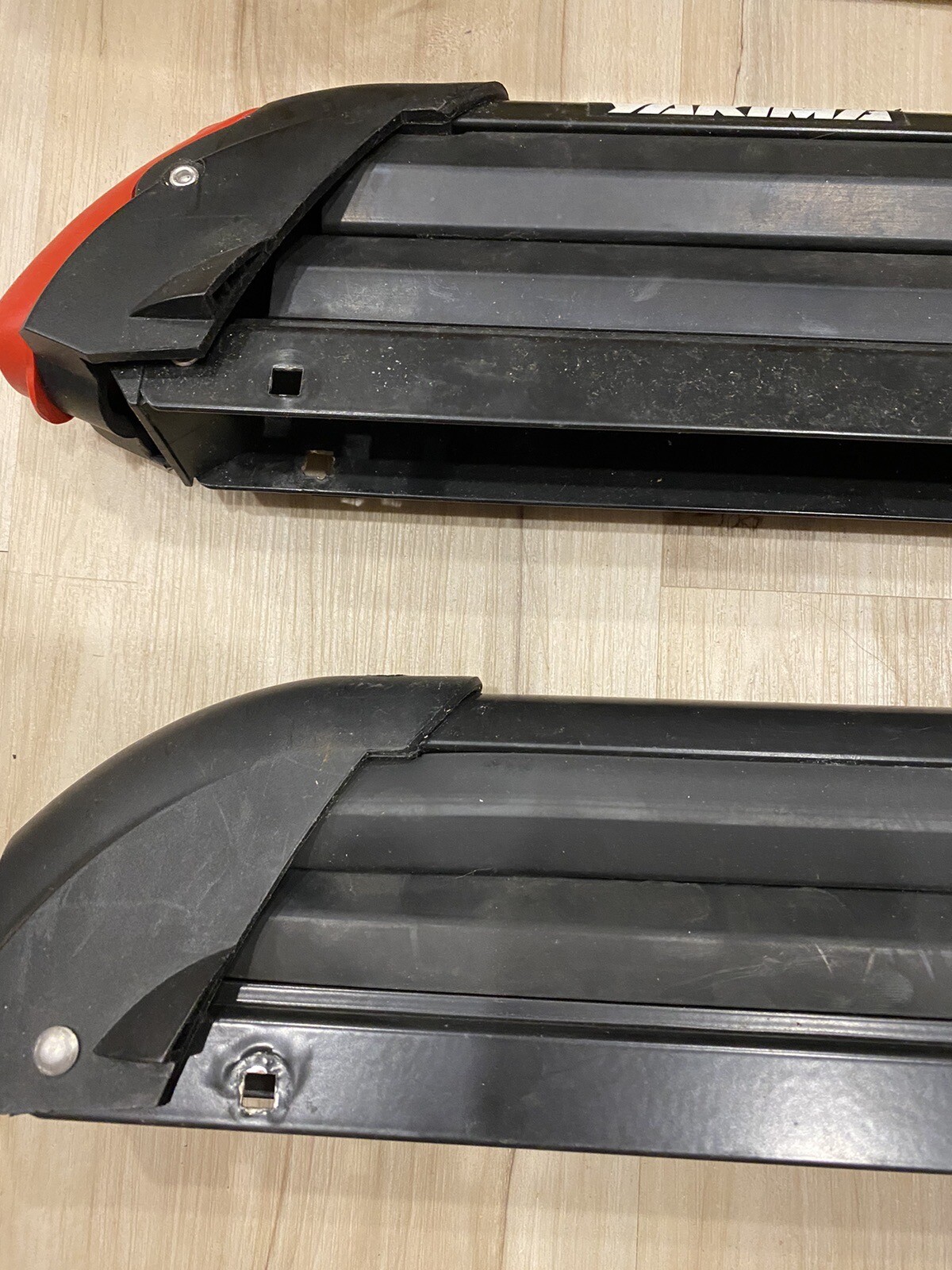 Yakima Big Powderhound Rooftop Rack Carrier Skis Snowboards W/ Locks