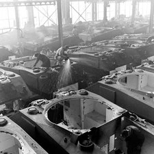 WW2 WWII Photo World War Two / M4 Sherman Tank Manufacturing Detroit Arsenal