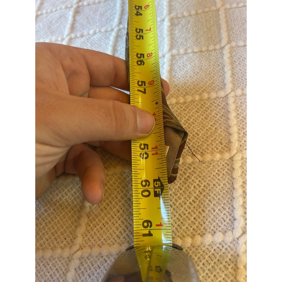 Corbata River Island Para Hombre 100 Seda Borgoña Estampado Hoja Verde Foto 4 de 4