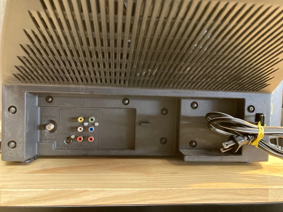 Toshiba 20AF46 20" CRT TV Component S-Video No Remote Retro Gaming Flat READ - Image 4 of 4