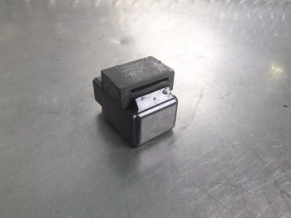 88 89 90 Suzuki GSXR 750 Relé A Foto 2 de 4