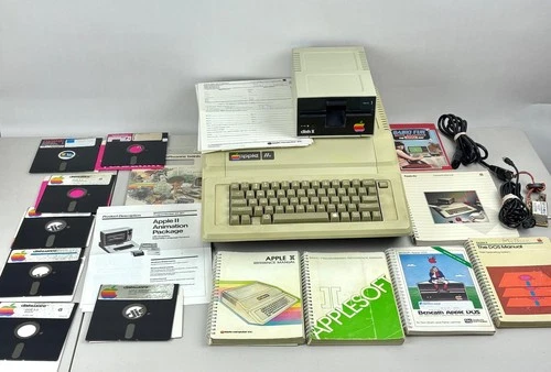 Vintage 1982 Apple IIe A2S2064 Computer, Manuals, Accessories Bundle-Please Read