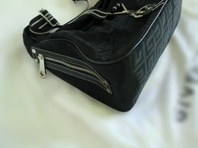 Givenchy 4G Logo Vintage Black Leather Shoulder Bag Authentic Stylish Crossbody image 6