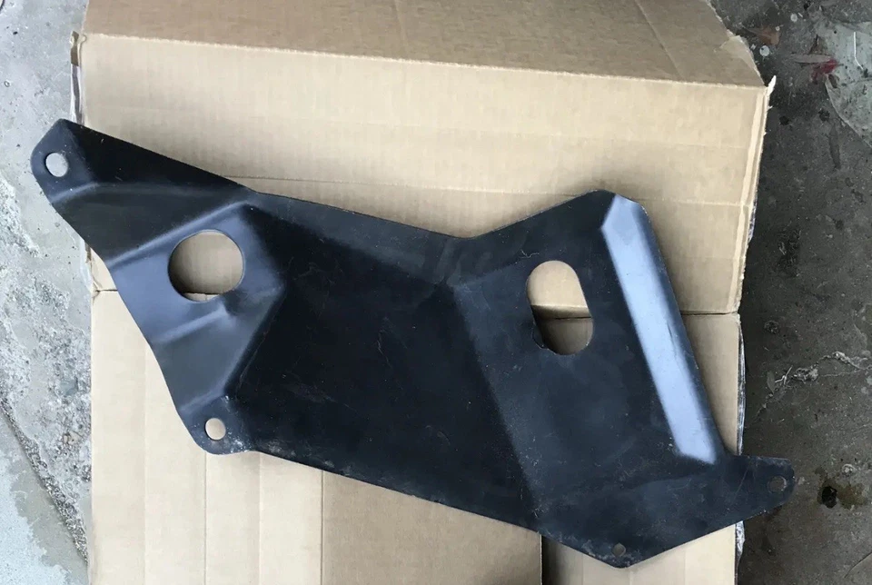 99-01 ISUZU TROOPER VEHICROSS INFERIOR PROTECTOR DE PLACA DE DESLIZAMIENTO INFERIOR Genuino Foto 2 de 4