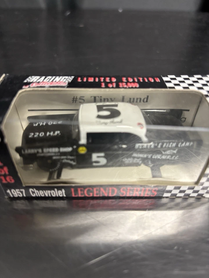 Tiny Lund 1992 RCCA Legend Series 1957 Chevorlet escala 1:64 fundido - Imagem 2 de 2