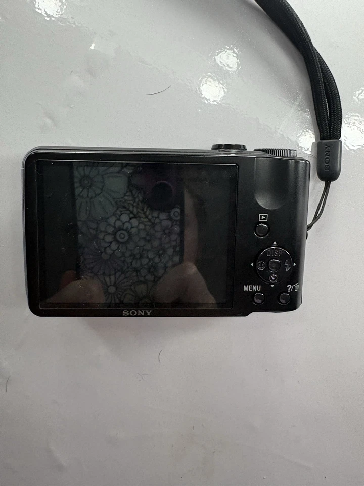 Barely Used Sony Cyber Shot Digital Camera - Image 3 of 4