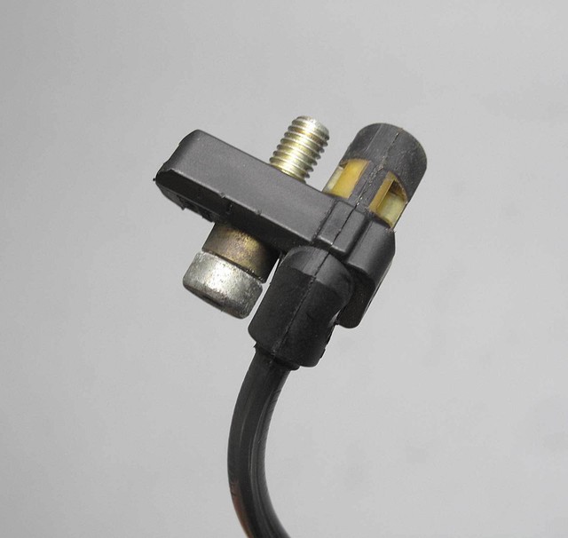 BMW E90 335d Diesel Sedan Factory Crankshaft Position Sensor CKP CPS