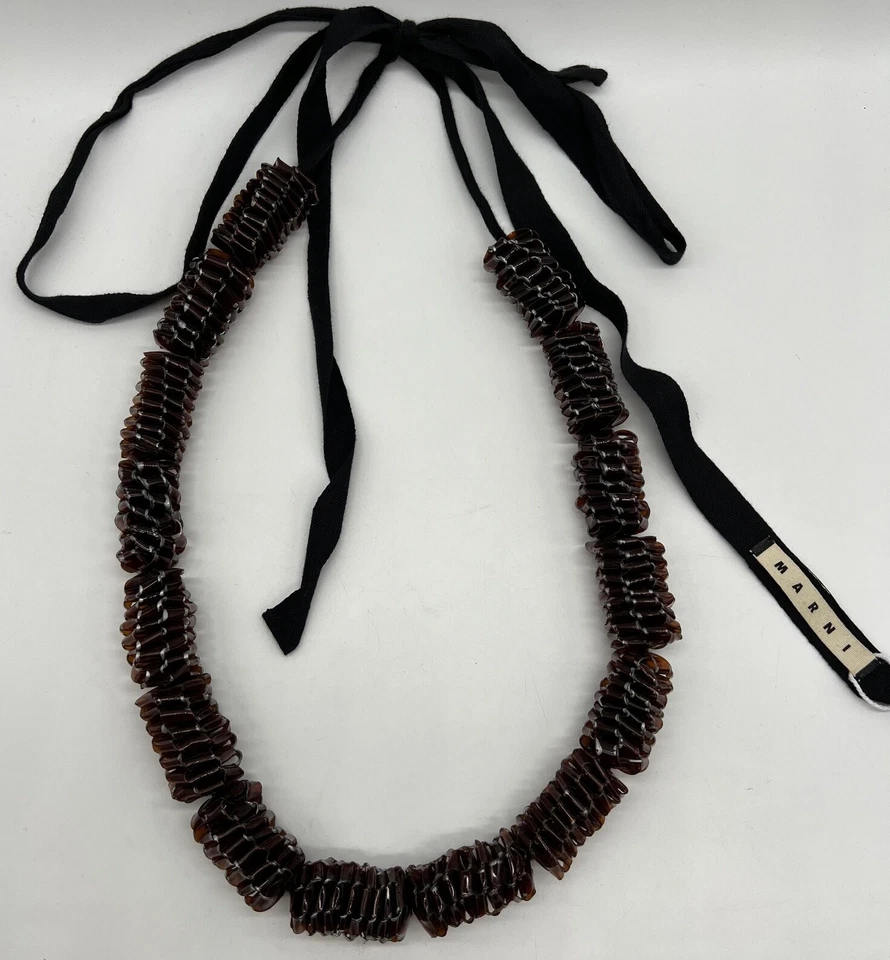 Collar cinta corbata negra Marni con cordón grueso marrón como piezas ajustables Foto 2 de 4