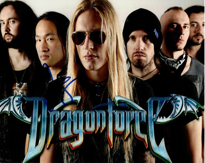 GFA DragonForce Band Gitarrist HERMAN LI Signiert 8x10 Foto PROOF H2 COA