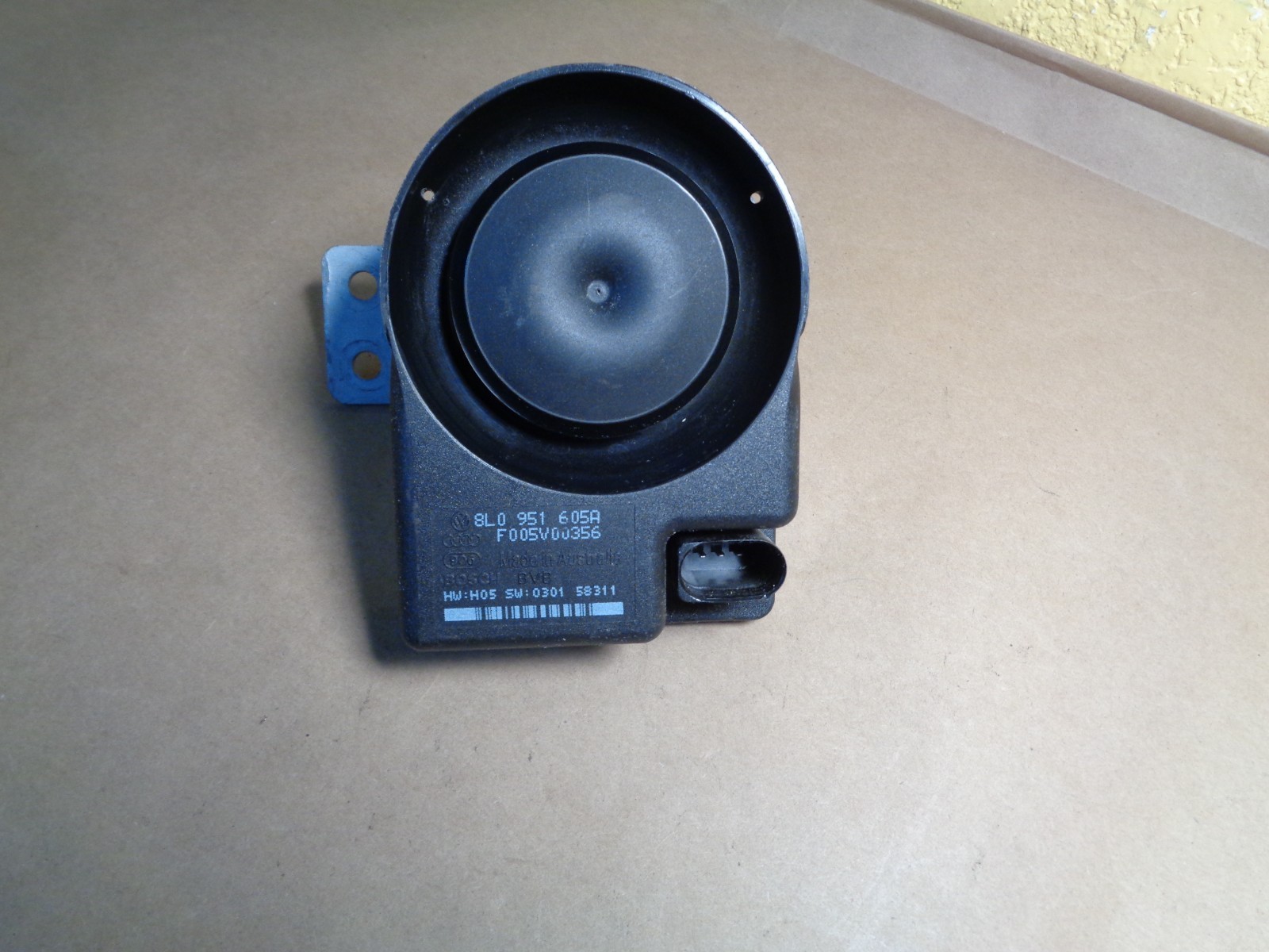 Lamborghini Alarm Siren Part# 8L0951605A