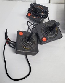 D-460 VINTAGE ATARI 2600 VIDEO COMPUTER SYSTEM BUNDLE-CONTROLLERS, JOYSTICKS, +!