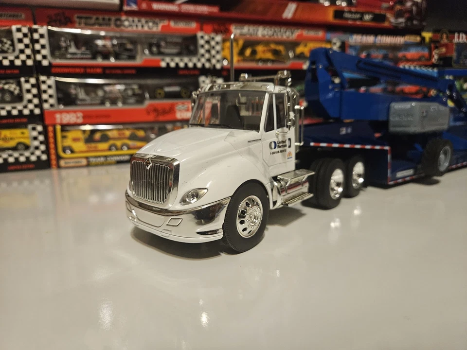 Prostar internacional diecast escala 1/32 con remolque Ledwell y Genie Z-135 Foto 2 de 4