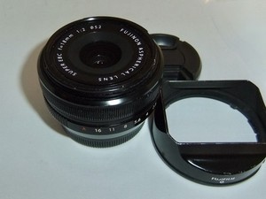Fujifilm Fujinon XF 18mm f/2 R Lens with Hood & Caps Free P&P