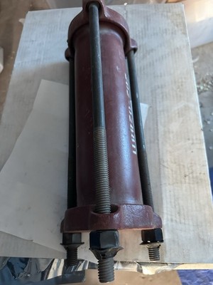 JCM 202-08811 , 2-1/2'' Metal Pipe Coupling OLD STOCK