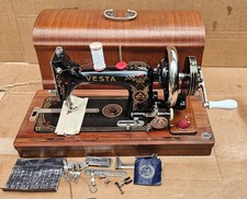 Antique Vesta  L.O Dietrich Altenburg Handcrank Vibrating Shuttle Sewing machine