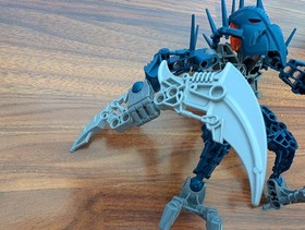Lego Bionicle #7137 Piraka 100% Comp W/ Instructions & Golden Armor!!!