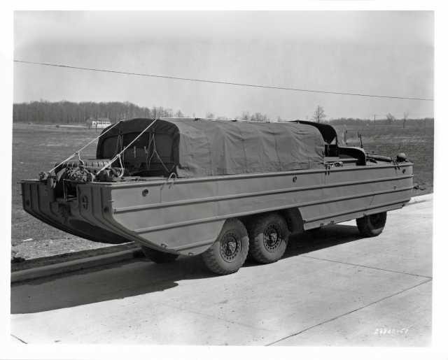 1942-1945 DUKW Factory Press Photo of Modified GMC CCKW Duck Boat 0019