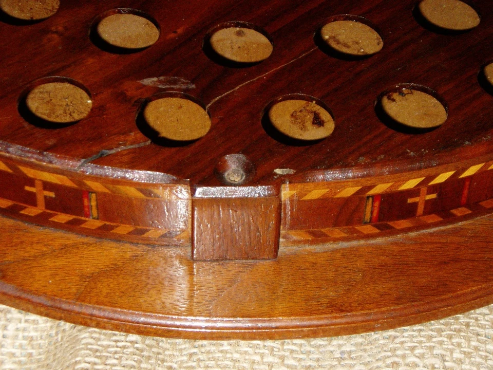 DC: Bandeja de comunión de madera de marquetería con incrustaciones, años 1800-principios de 1900 Foto 3 de 4