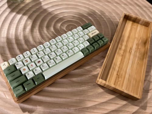 60% Mechanical keyboard with hand lubed matcha green switches - Picture 6 of 10