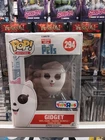 Funko Pop Secret Life of Pets Flocked Gidget Toys R Us Exclusive #294 +Protector