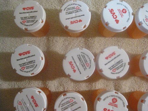 Lot of 24 same size empty prescription pill bottles for organizing, crafting - Picture 7 of 10