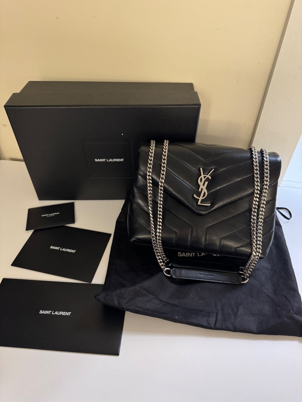 Borsa a tracolla SAINT LAURENT Loulou piccola trapuntata in pelle nera