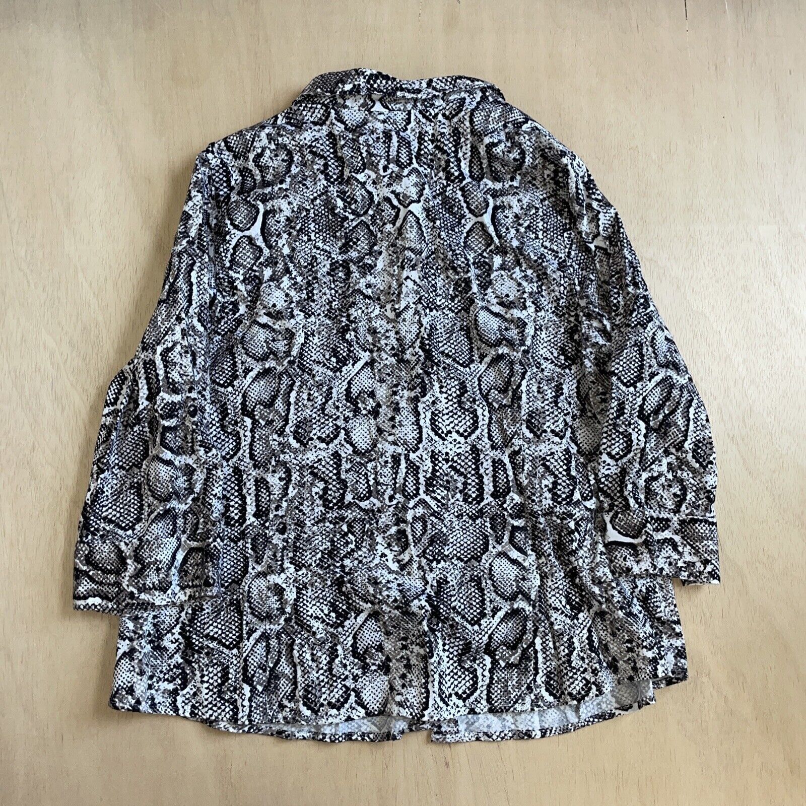 Apt 9 Women’s 1X button Up BLK/WHT Snake Skin Cot… - image 2