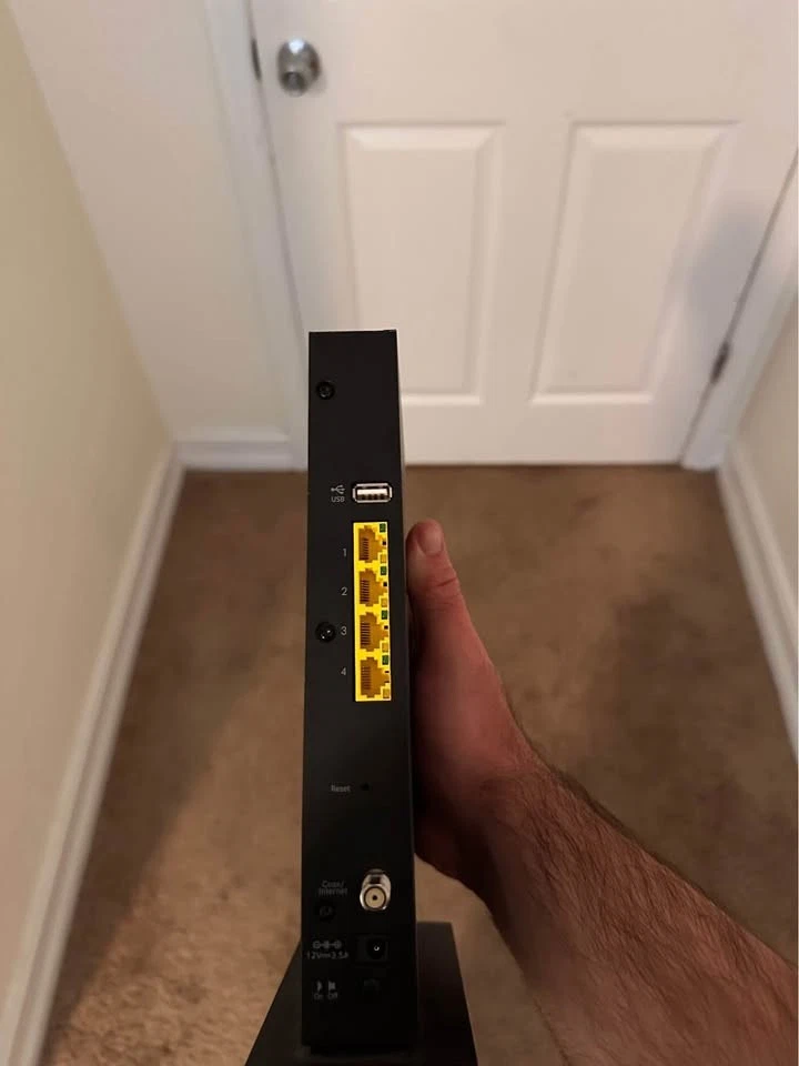 NETGEAR - Dual-Band AC1750 Router with 16 x 4 DOCSIS 3.0 Cable Modem - Black - Image 4 of 4