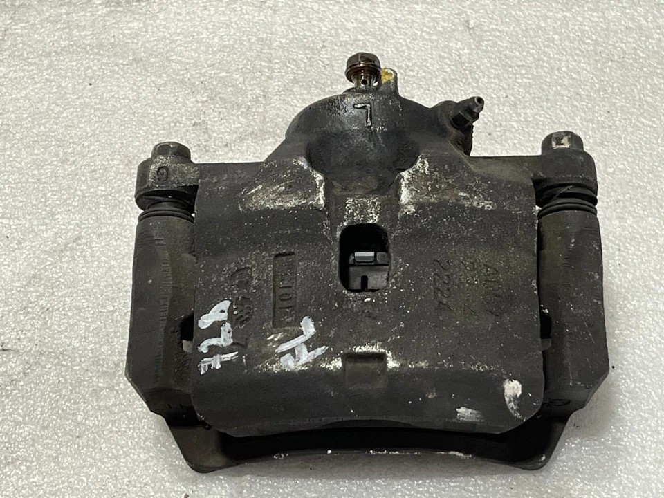 Honda Accord 1991 sedán lado del conductor izquierdo pinza de freno delantera Foto 2 de 4