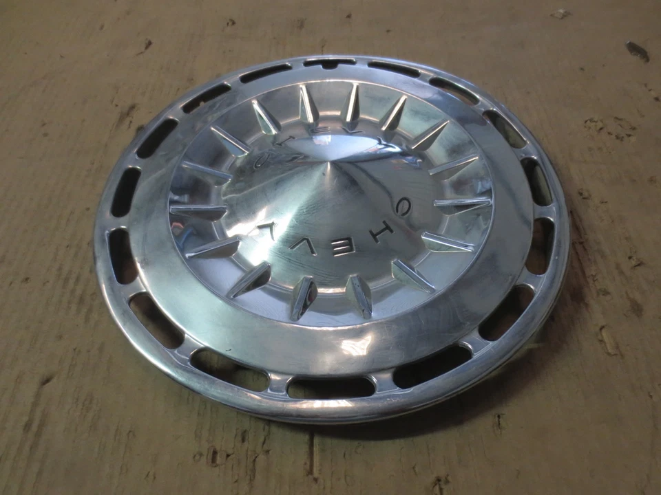 Chevrolet Chevy II 1962 62 tapacubos llanta cubierta de rueda tapacubos 13" fabricante de equipos originales usado 3262 Foto 2 de 4