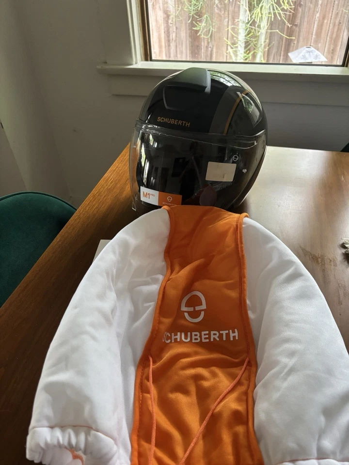 舒伯特 M1 Pro C4 摩托车头盔 S 码,从未使用过。 标签。 黑色 — 第 4/4 张图片