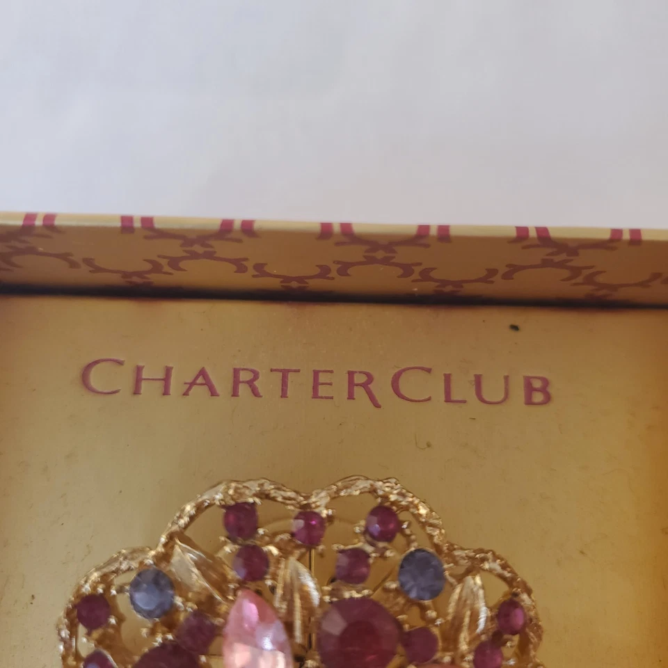 Broche prendedor y caja de regalo Macys Charter Club rosa y cristal rubí estrás flor Foto 3 de 4