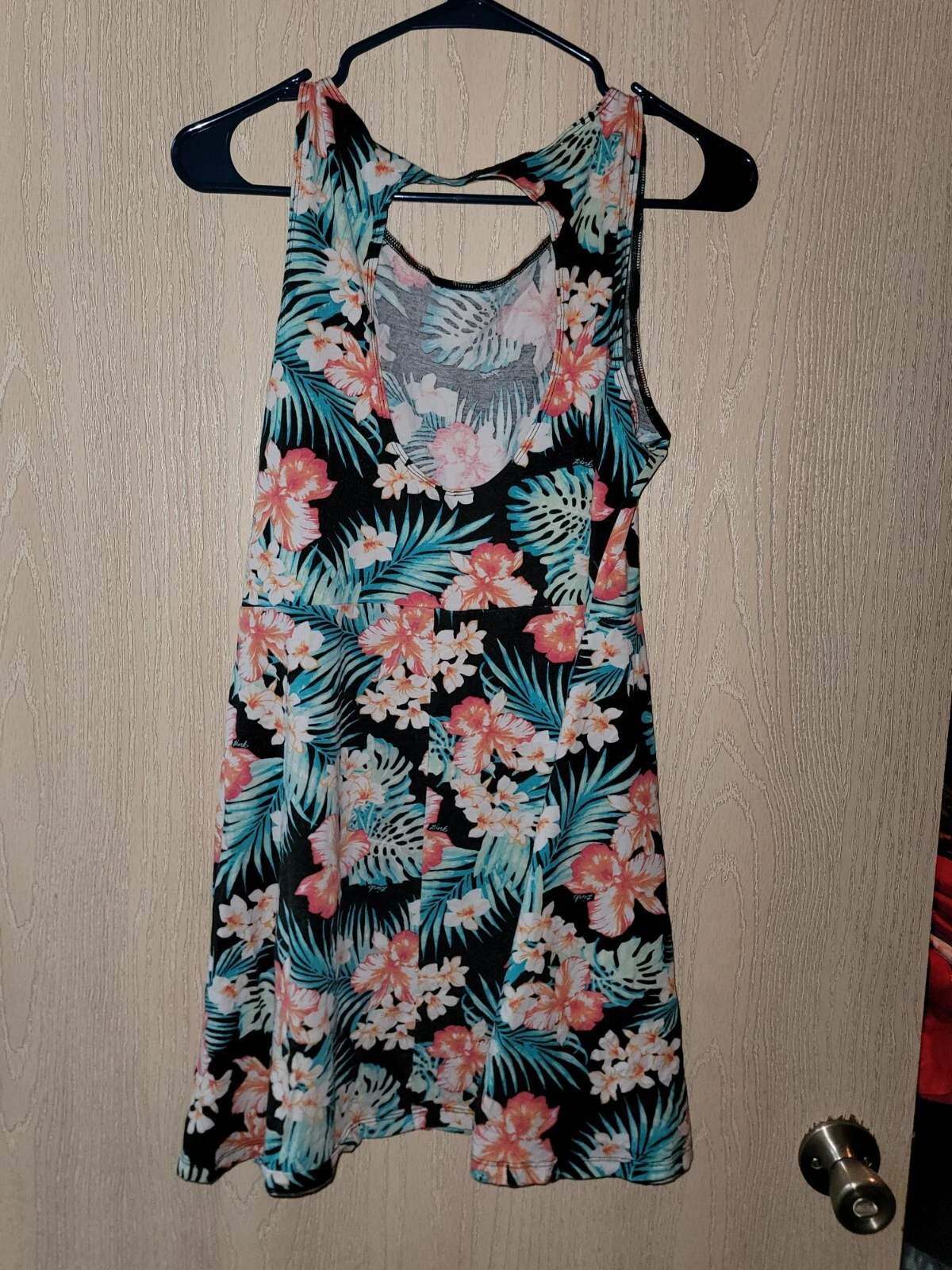 UNDERCOVER Abito rosa di Victoria Secret tropicale colorato aderente e svasato taglia large