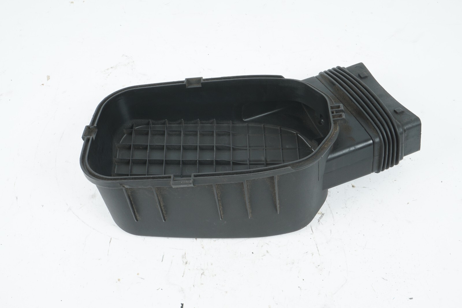 2014 - 2017 MASERATI QUATTROPORTE 3.0L AIR INTAKE FILTER BOX COVER LID OEM 51K